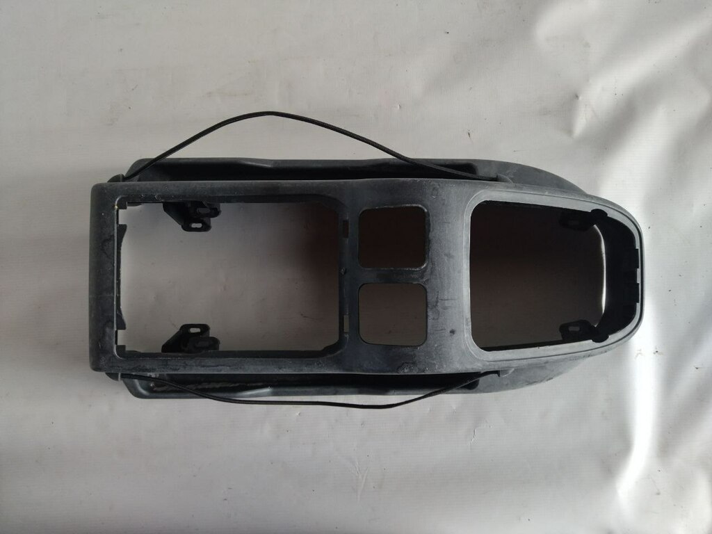 кожух рычага кпп б/у - 1